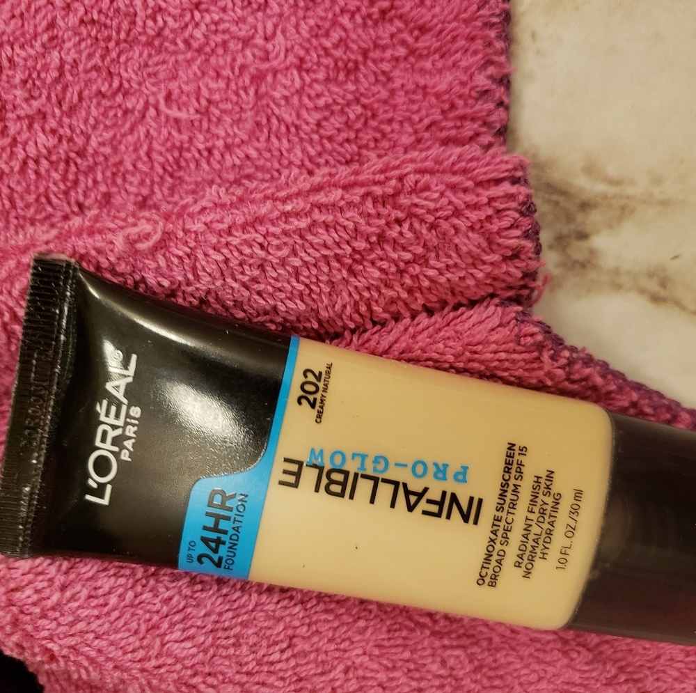 L'oreal  infallible pro-glo foundation